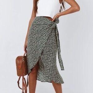 Oh Polly wrap printed Skirt - green and White size 6 boho style